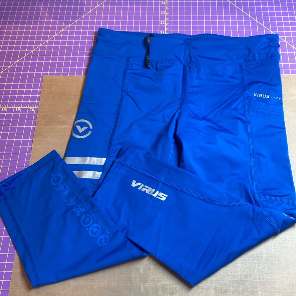 Virus Blue Performance Capri Leggings EUC Small